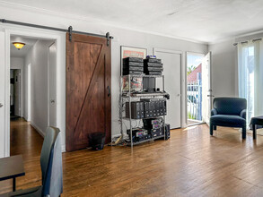 1622 N Gower St, Los Angeles, CA for lease Interior Photo- Image 1 of 5