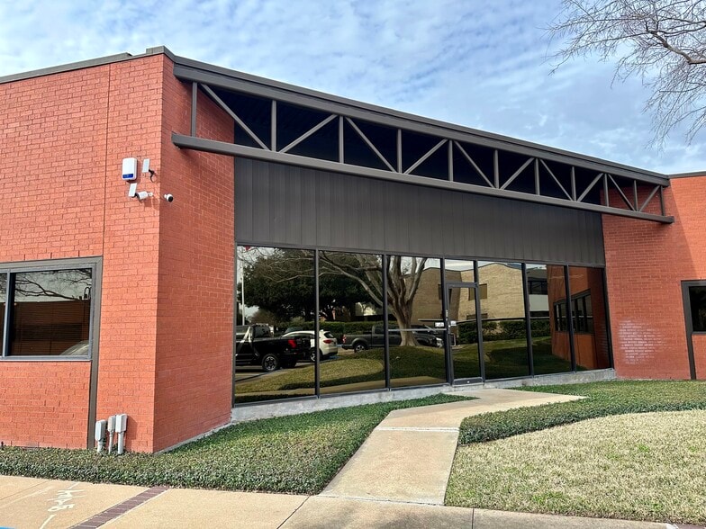 10595 Westoffice Dr, Houston, TX for sale - Building Photo - Image 1 of 43