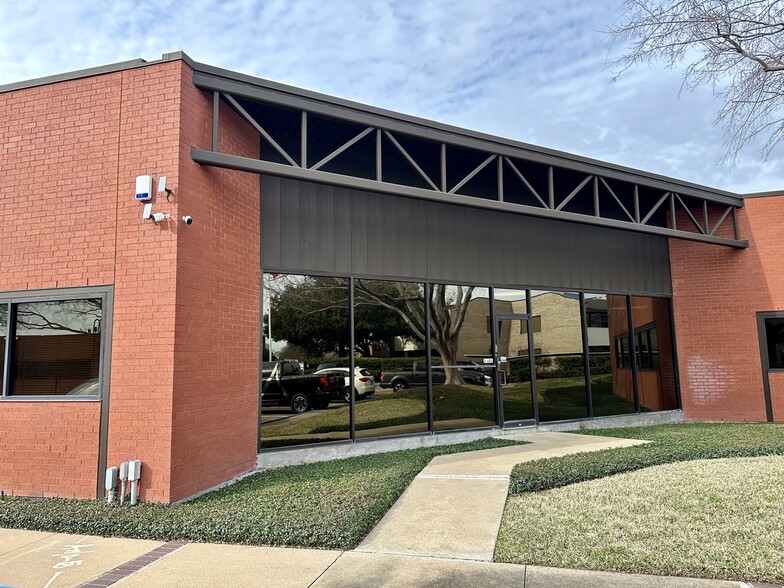 10595 Westoffice Dr, Houston, TX for lease - Building Photo - Image 2 of 19