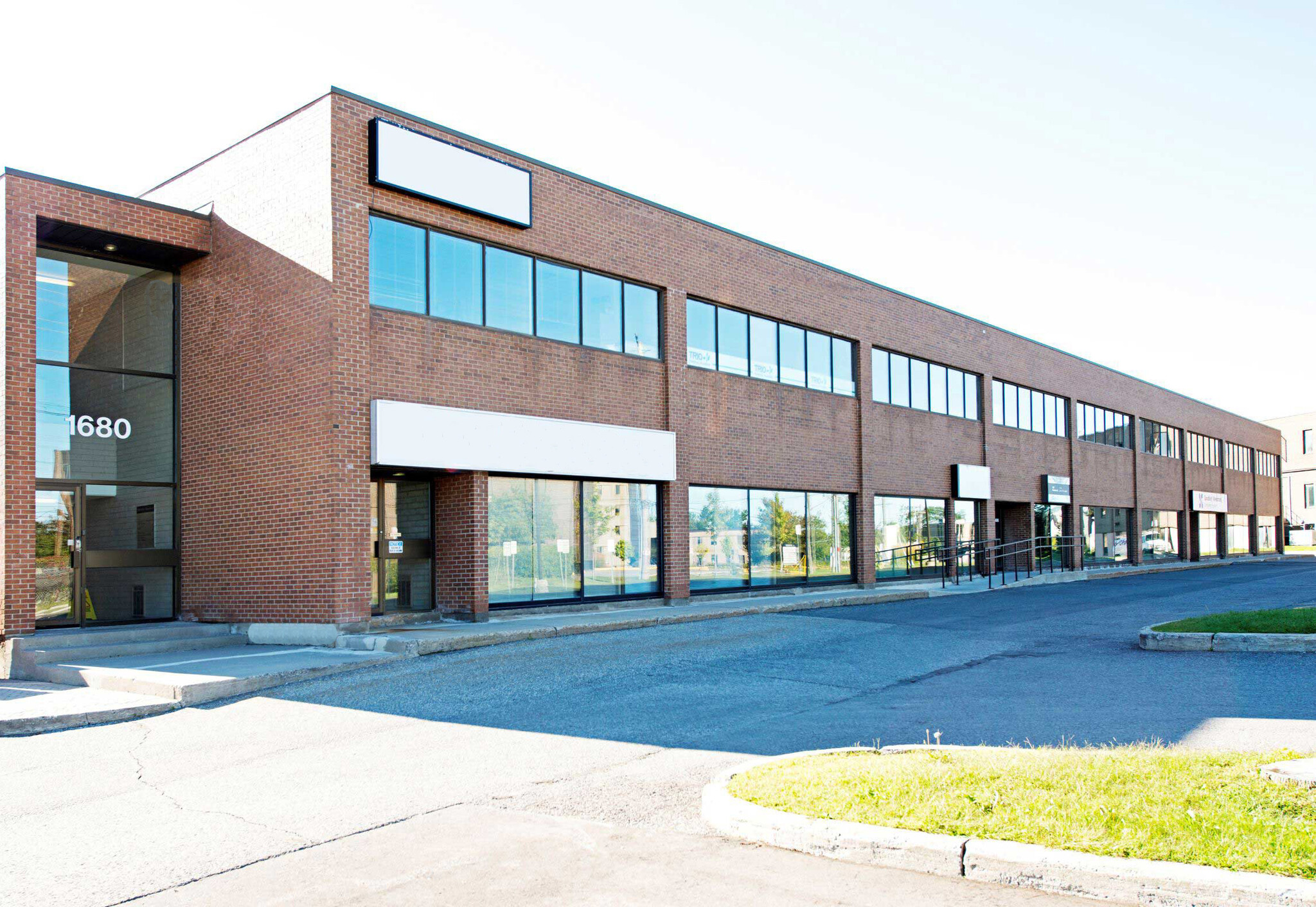 1680-1690 Woodward Dr, Ottawa, ON for lease Building Photo- Image 1 of 29