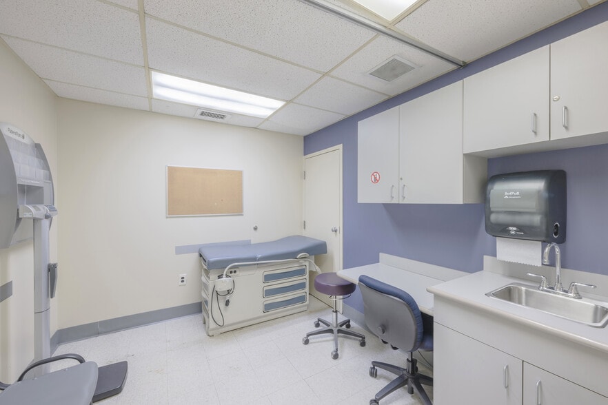 100 Curtis St, Providence, RI for sale - Interior Photo - Image 2 of 19