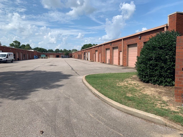 2170 Business Center Dr, Memphis, TN for lease - Building Photo - Image 2 of 21