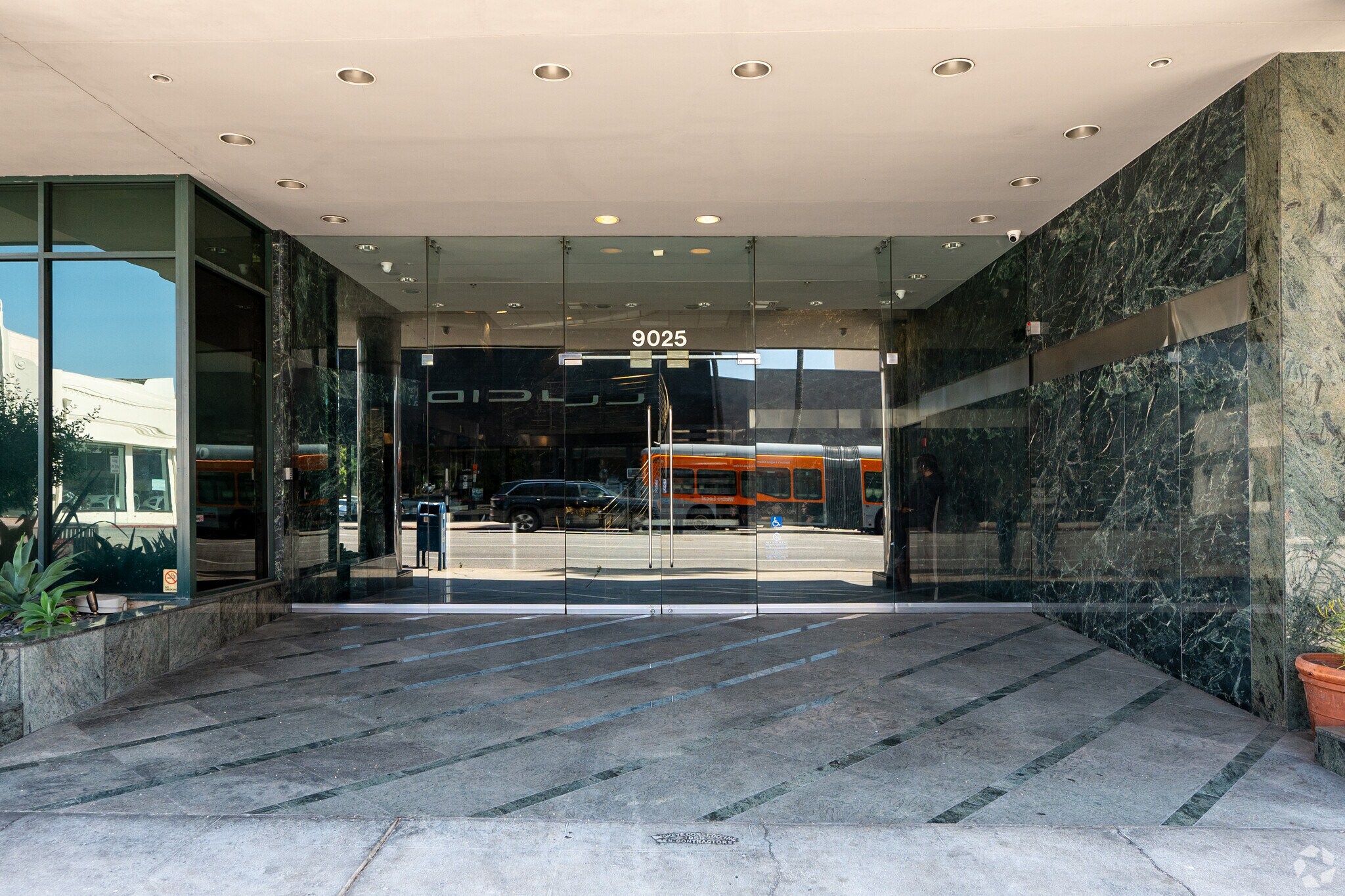 9025 Wilshire Blvd, Beverly Hills, CA for lease Building Photo- Image 1 of 29