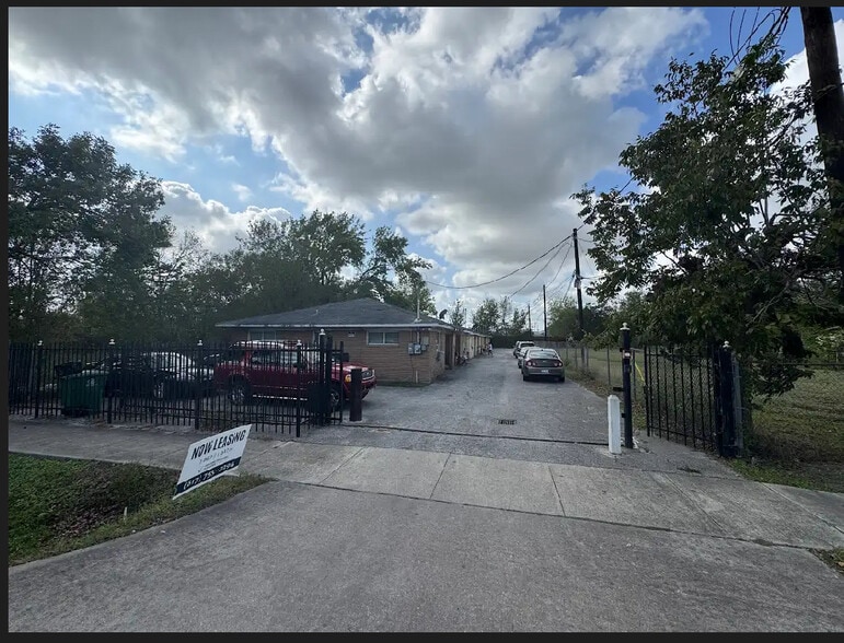 4921 Paula St, Houston, TX for sale - Building Photo - Image 2 of 3