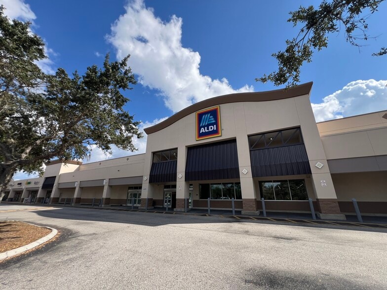 16719 Fishhawk Blvd, Lithia, FL for lease - Building Photo - Image 3 of 20