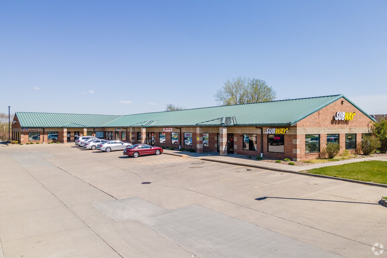 53355650 Merle Hay Rd, Johnston, IA 50131