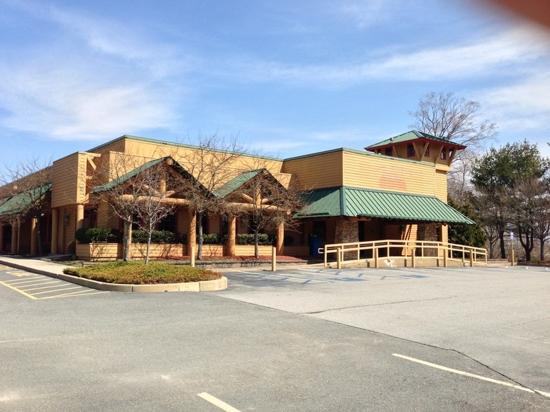 380 State Rd, Dartmouth, MA for lease - Building Photo - Image 2 of 9