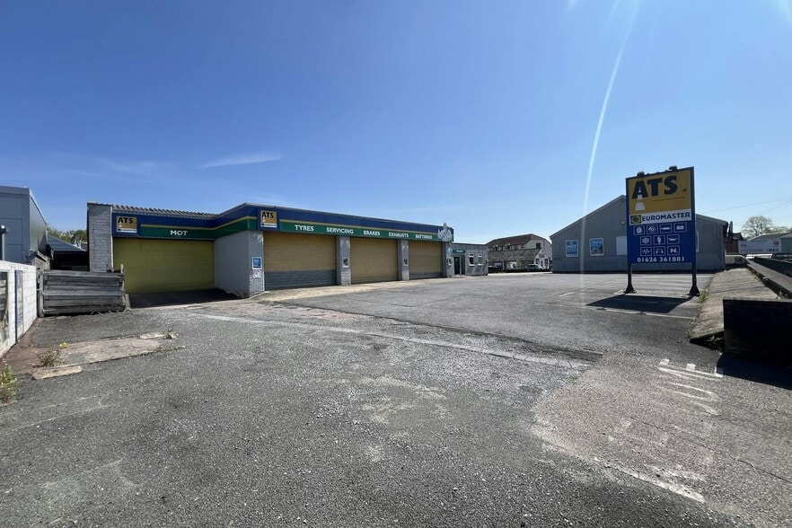 The Av, Newton Abbot for sale - Primary Photo - Image 1 of 1