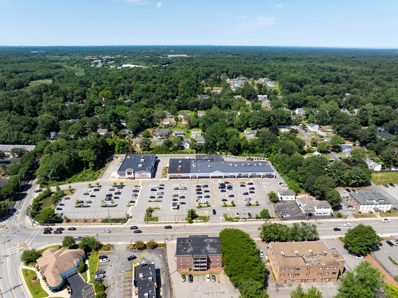 18-20 Main St, North Reading portfolio of 2 properties for sale on LoopNet.com - Building Photo - Image 2 of 2