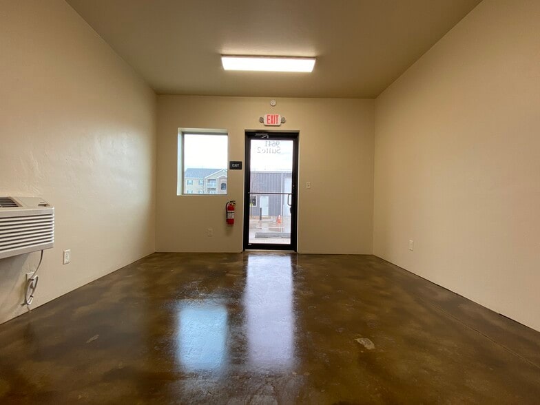 9641 N Council Rd, Oklahoma City, OK for sale - Interior Photo - Image 3 of 7