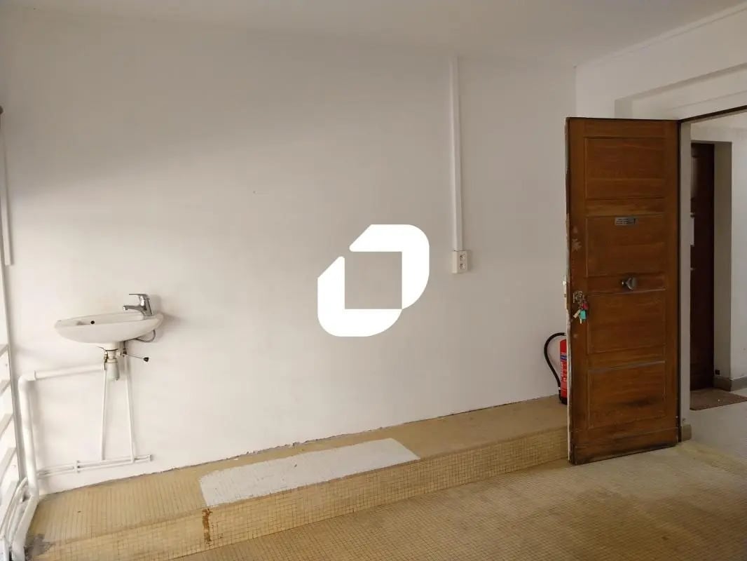 Retail in Nantes for lease Interior Photo- Image 1 of 8