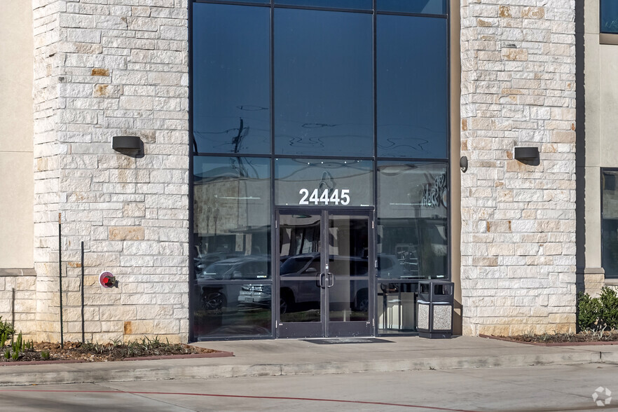 24445 Tomball Pkwy, Tomball, TX for lease - Building Photo - Image 3 of 4