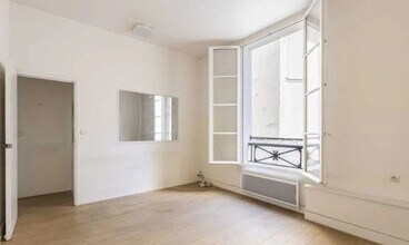 Office in Paris for lease Interior Photo- Image 1 of 5