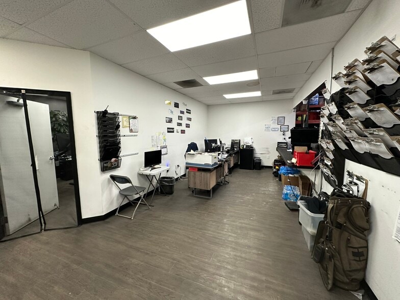 2901-2905 Winona Ave, Burbank, CA for lease - Building Photo - Image 3 of 28