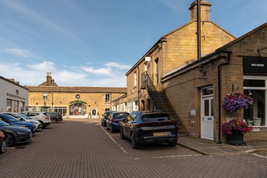 1-8 Crescent Ct portfolio of 3 properties for sale on LoopNet.com - Building Photo - Image 3 of 9