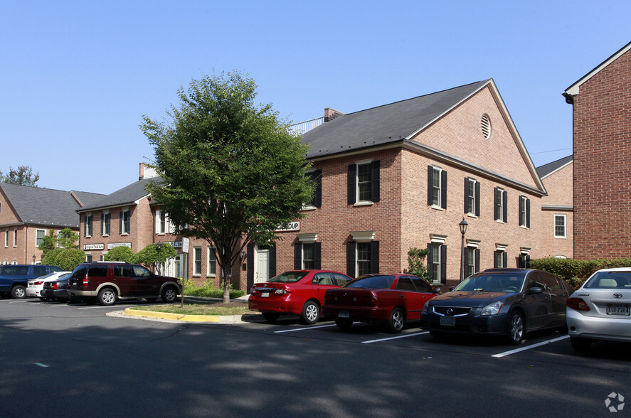 10525 Braddock Rd, Fairfax, VA for sale - Primary Photo - Image 1 of 15