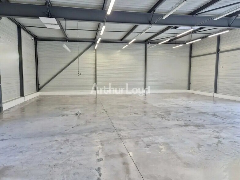 Retail in Reims for lease - Interior Photo - Image 3 of 7