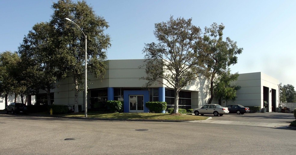 4720-4740 E Hunter Ave, Anaheim, CA for lease - Building Photo - Image 2 of 4