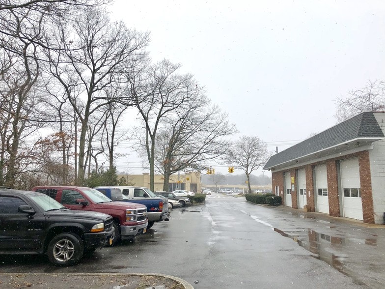 49 Rocky Point Yaphank Rd, Rocky Point, NY 11778