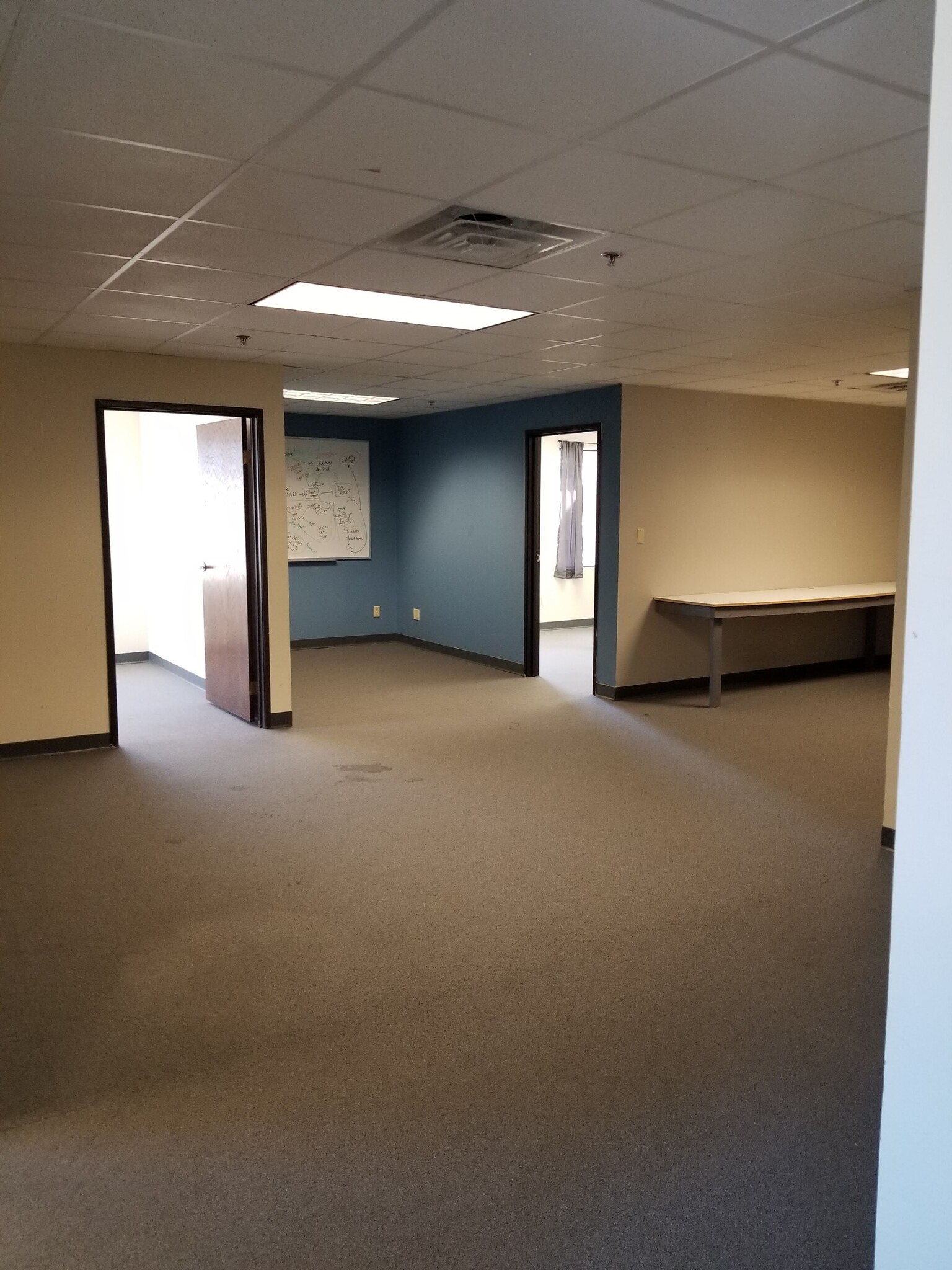 15850 W Bluemound Rd, Brookfield, WI for lease Interior Photo- Image 1 of 3