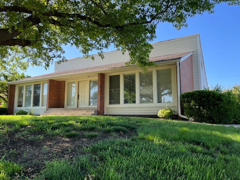 5425 SW 7th St, Topeka, KS for sale - Primary Photo - Image 1 of 1