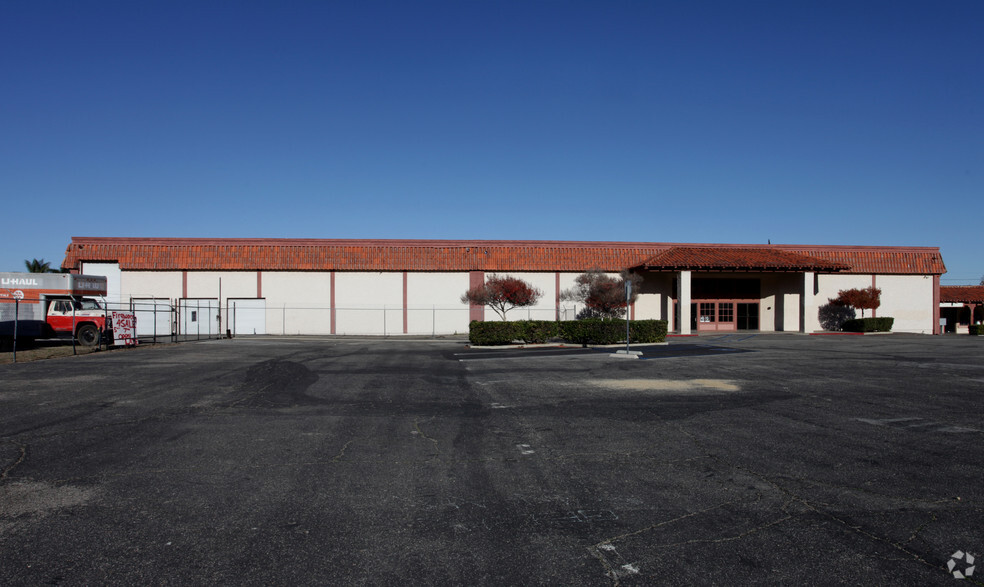 32391 Riverside Dr, Lake Elsinore, CA for lease - Building Photo - Image 3 of 8