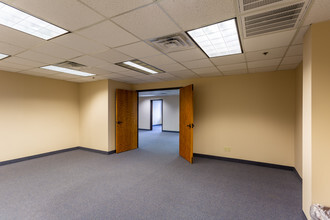 4005 NW Expressway, Oklahoma City, OK for lease Interior Photo- Image 2 of 10