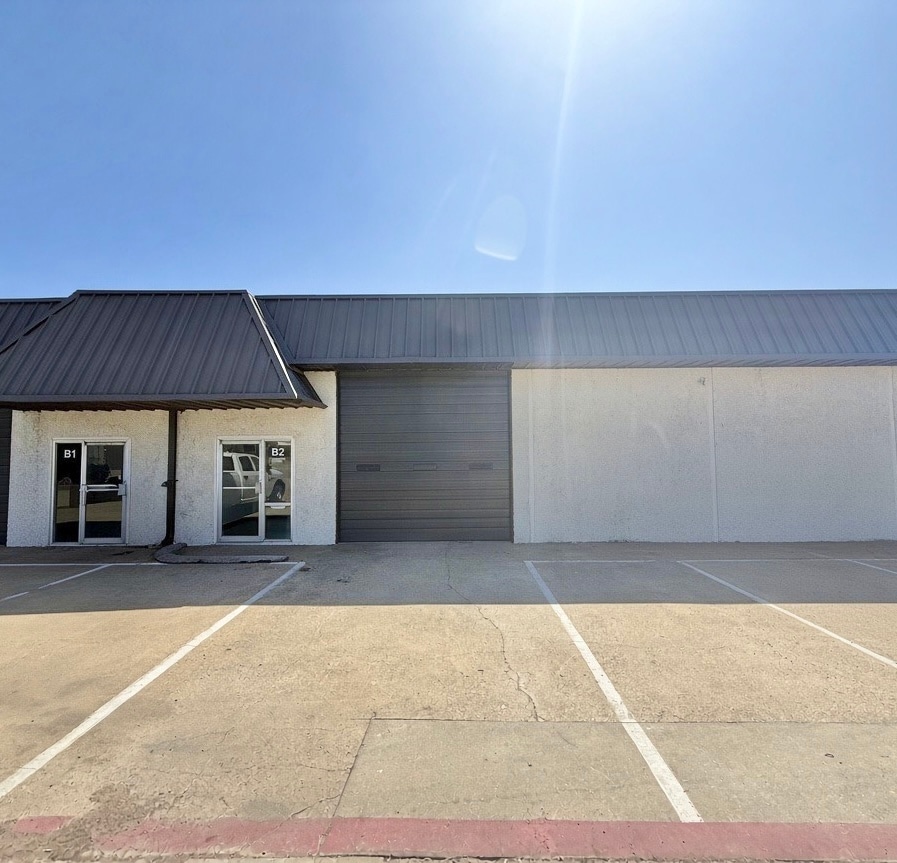2800 W Division St, Arlington, TX for lease Building Photo- Image 1 of 8