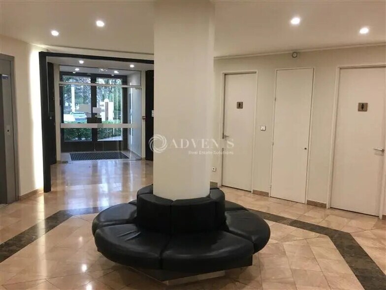 Office in Saint-Aubin for lease - Lobby - Image 3 of 4