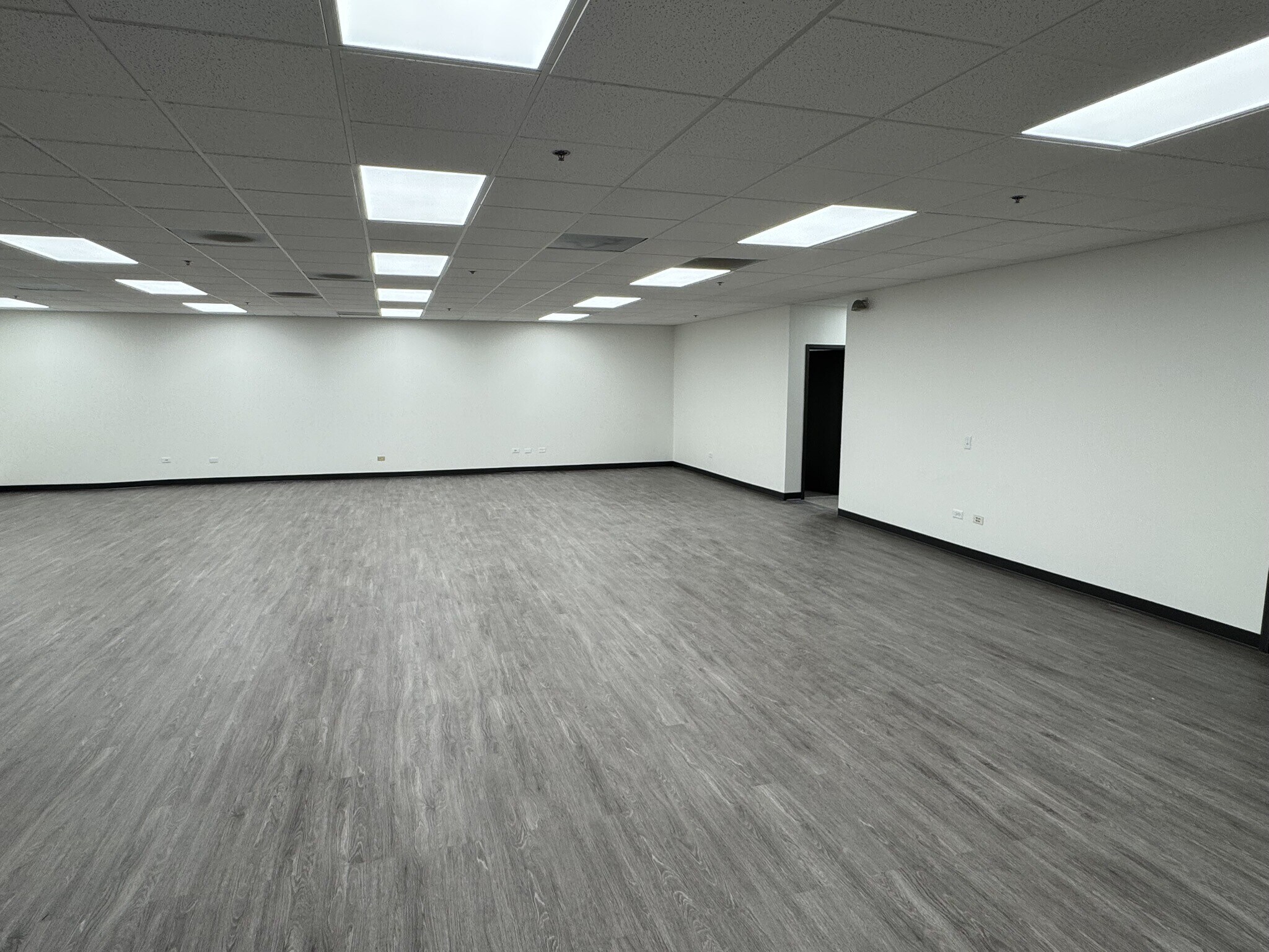 934 N Church Rd, Elmhurst, IL for lease Interior Photo- Image 1 of 3