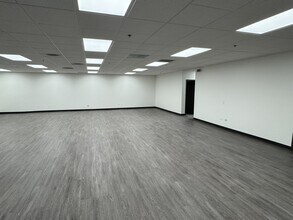934 N Church Rd, Elmhurst, IL for lease Interior Photo- Image 1 of 3