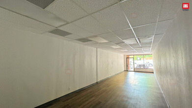 20812 Ventura Blvd, Woodland Hills, CA for lease Interior Photo- Image 2 of 2