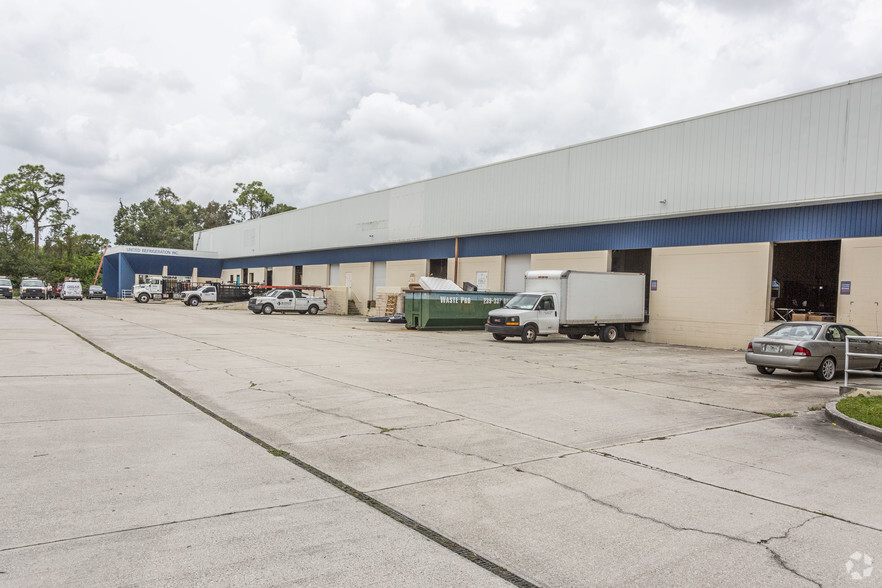 13080 Metro Pky, Fort Myers, FL for lease - Building Photo - Image 3 of 4