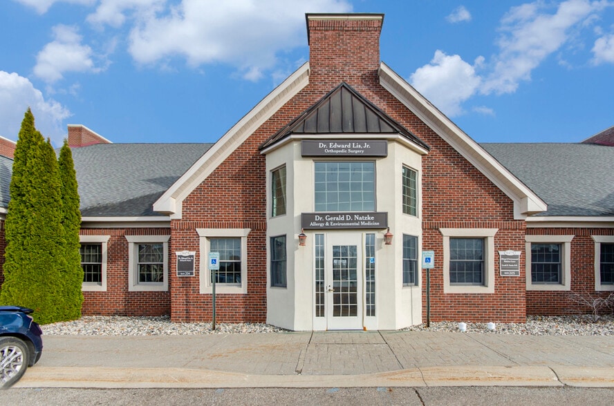 9475 N Holly Rd, Grand Blanc, MI for sale - Building Photo - Image 1 of 23