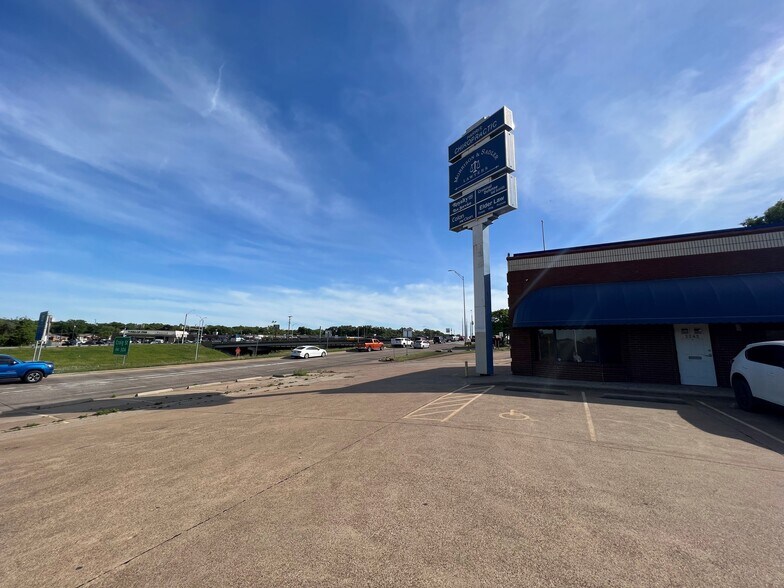 2232 E Loop 820, Fort Worth, TX 76112 Office/Retail for Lease