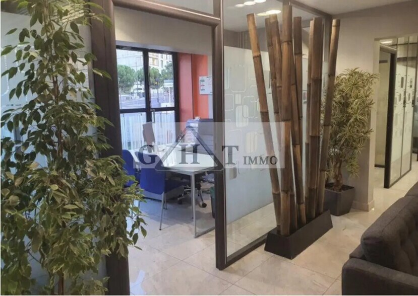 Retail in Villejuif for sale - Interior Photo - Image 1 of 2