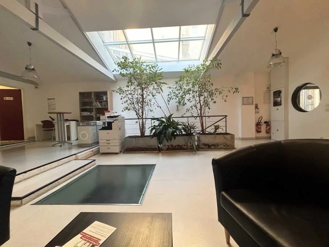 32 Rue Senac De Meilhan, Marseille for lease Lobby- Image 1 of 10