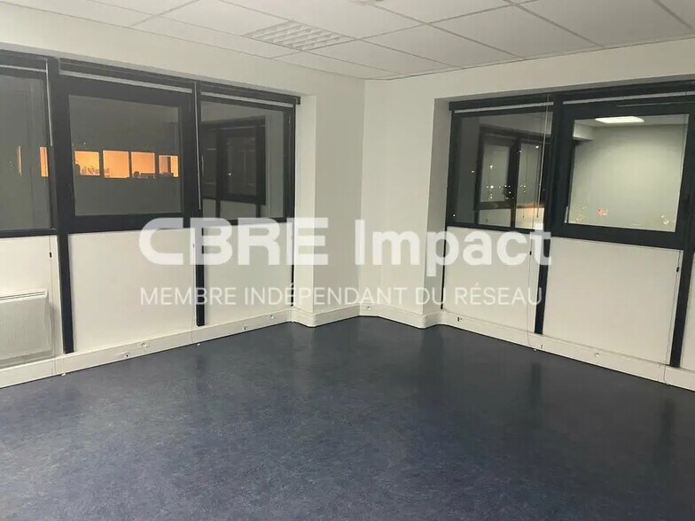 Office in Reims for lease - Interior Photo - Image 3 of 5