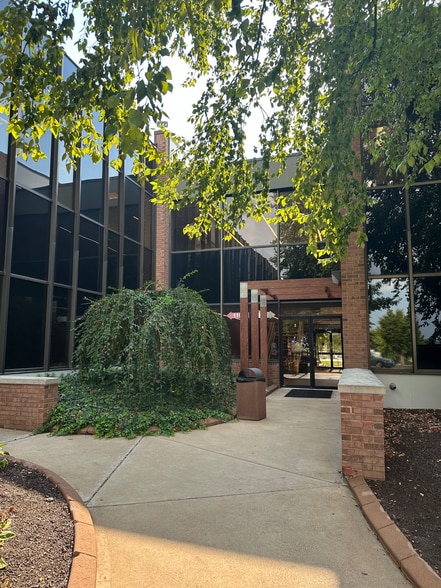 11969-11975 Westline Industrial Dr, Saint Louis, MO for lease - Building Photo - Image 2 of 8