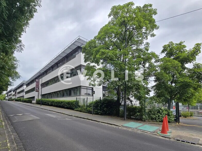 Office in Orsay for lease - Building Photo - Image 1 of 8