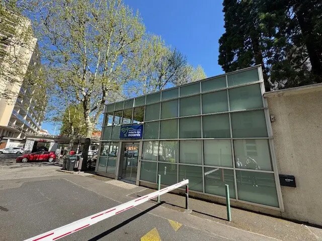 Office in Saint-Étienne for lease - Building Photo - Image 2 of 6