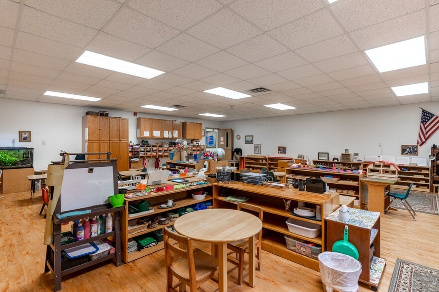 2145 Collins Hill Rd, Lawrenceville, GA for sale - Interior Photo - Image 2 of 8