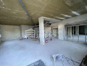 Retail in Orly for lease Interior Photo- Image 2 of 3