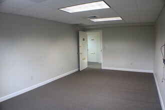 3074 Whitney Ave, Hamden, CT for lease Interior Photo- Image 2 of 3
