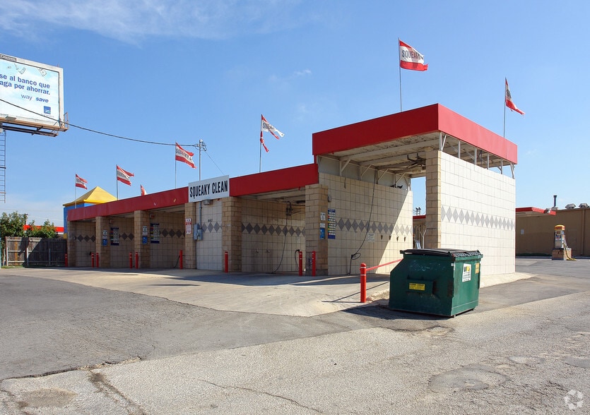 SQUEAKY CLEAN CARWASH PORTFOLIO portfolio of 4 properties for sale on LoopNet.com - Primary Photo - Image 2 of 4