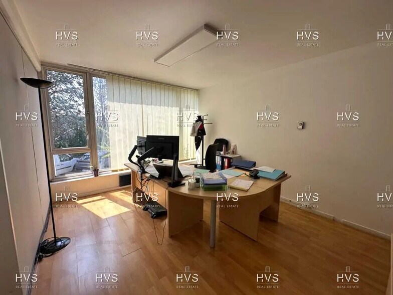 Flex in Aix-en-Provence for lease - Interior Photo - Image 3 of 14
