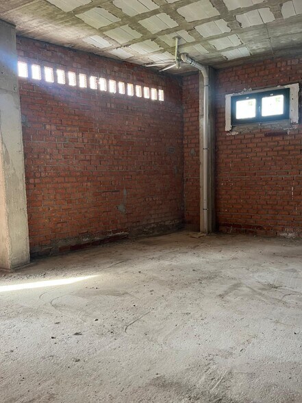 Retail in Córdoba for lease - Building Photo - Image 3 of 5