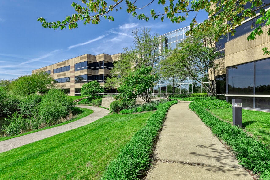 544 Lakeview Pky, Vernon Hills, IL for lease - Building Photo - Image 2 of 16