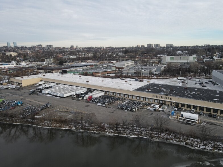 1 Bell Dr, Ridgefield, NJ for lease - Building Photo - Image 2 of 4