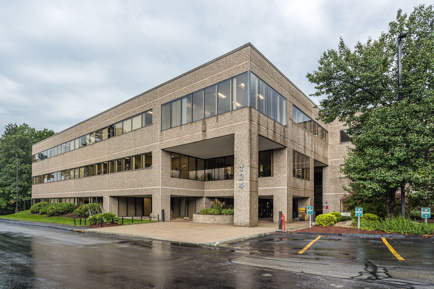 124 Grove St, Franklin, MA for lease - Building Photo - Image 1 of 1